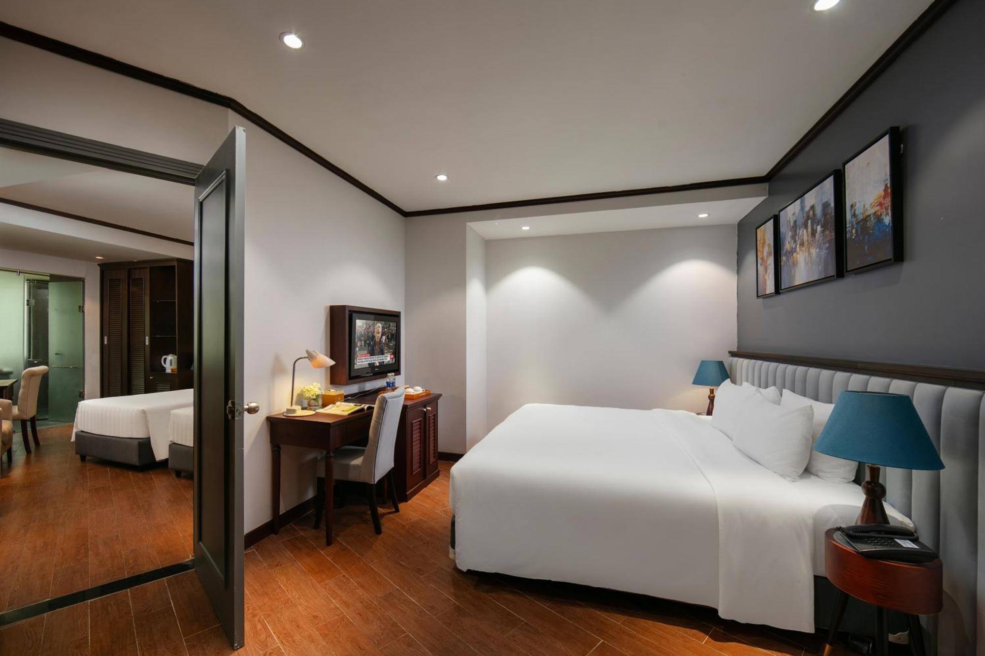 May De Ville Corner Hotel Hanoï Extérieur photo