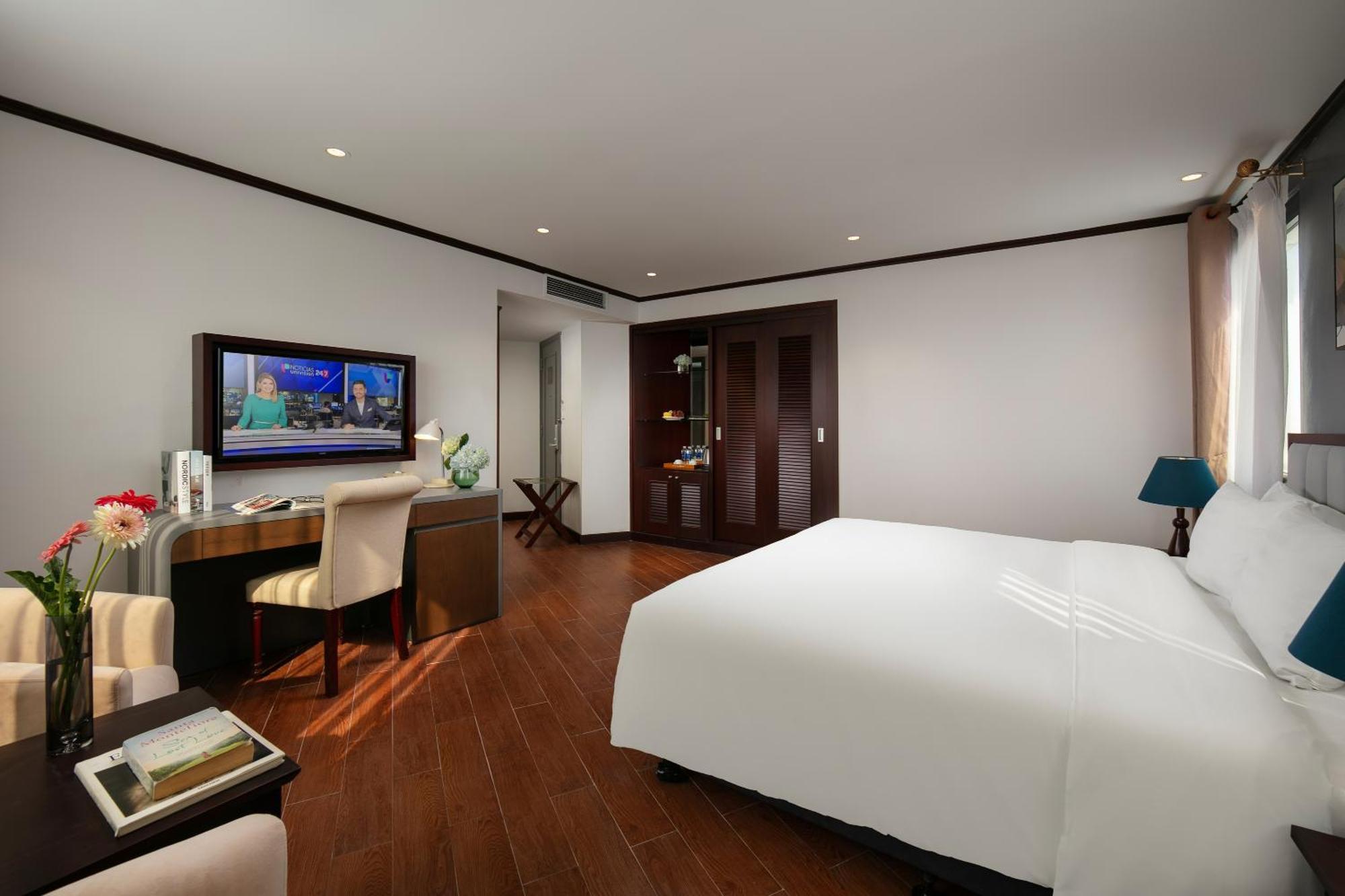 May De Ville Corner Hotel Hanoï Extérieur photo