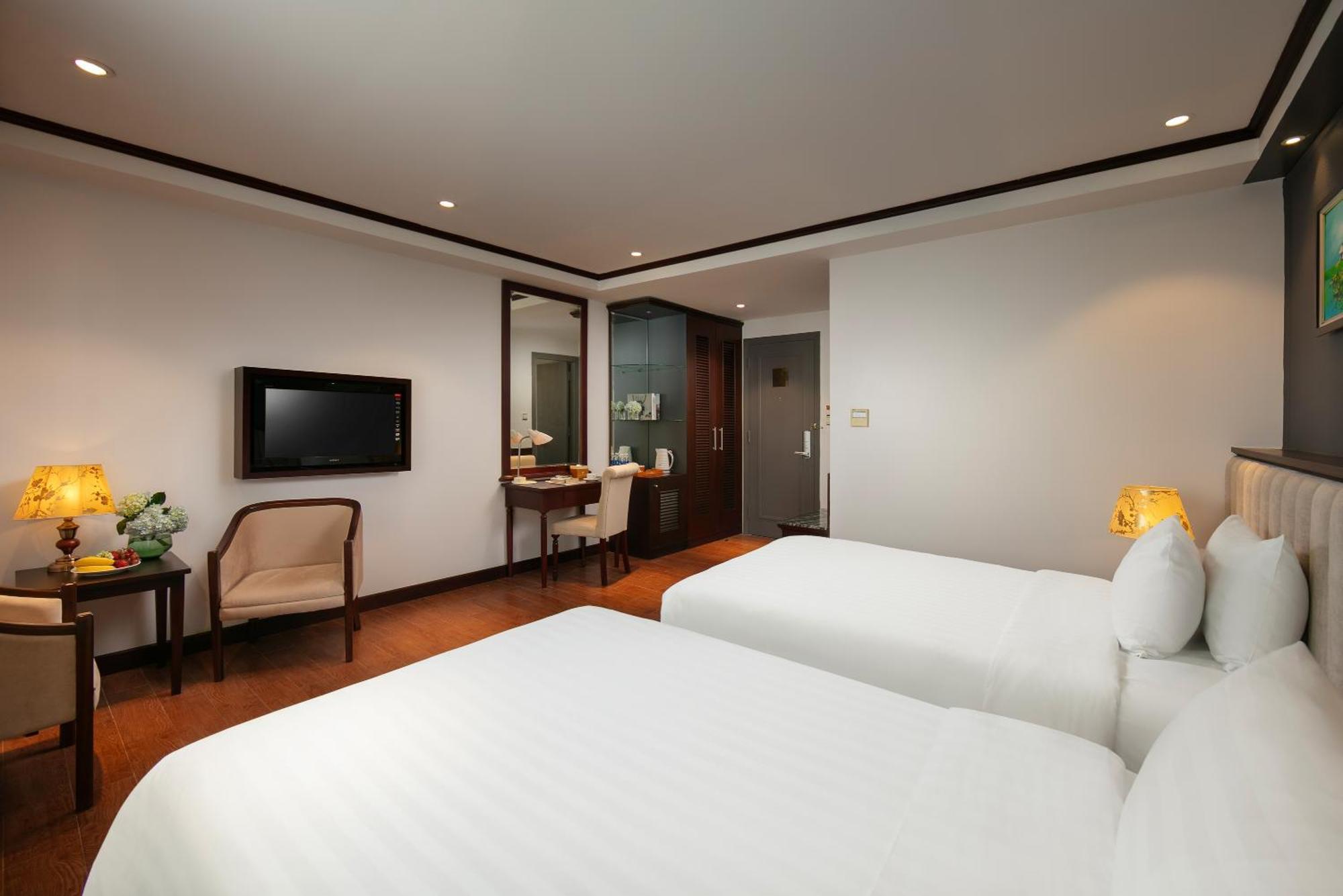 May De Ville Corner Hotel Hanoï Extérieur photo