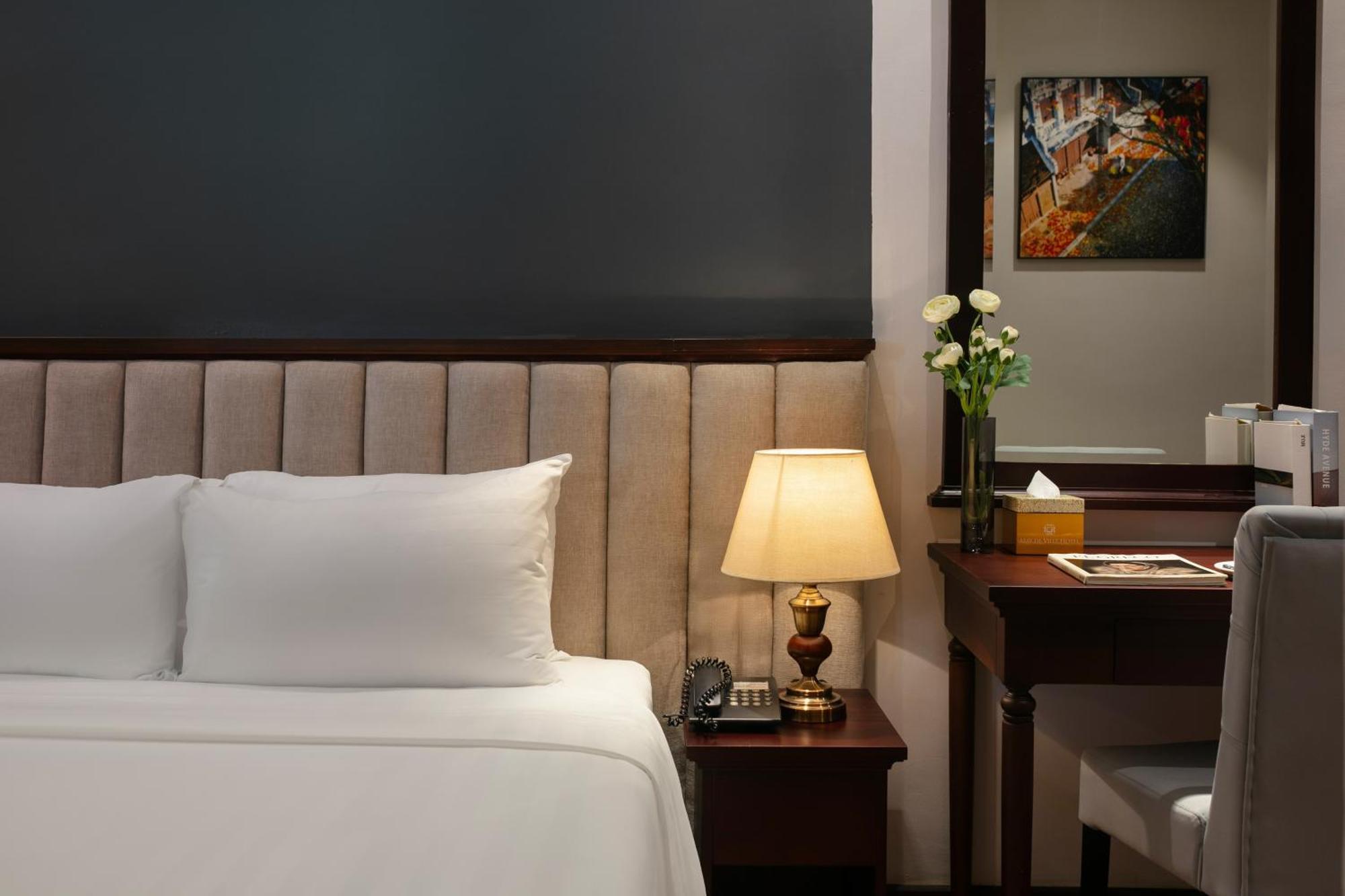 May De Ville Corner Hotel Hanoï Extérieur photo
